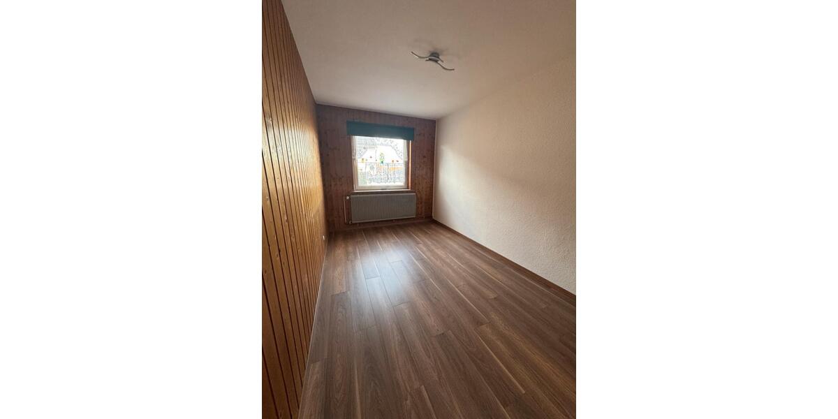 Einfamilienhaus Ahnsen - 8 Zimmer, 210 m&sup2;, 245.000&euro; | Angebot:25404404