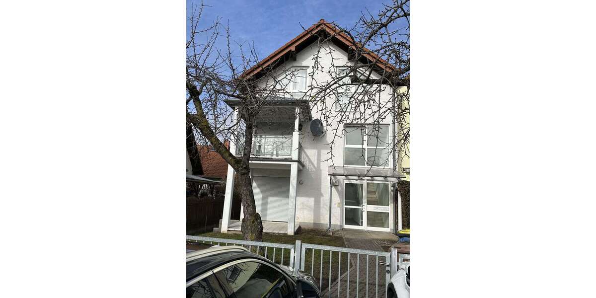Etagenwohnung Rüsselsheim am Main - 3 Zimmer, 90 m&sup2;, 1.350&euro; | Angebot:26701571