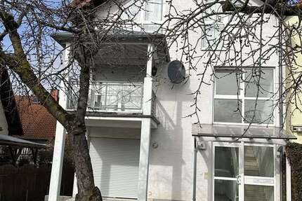 Wohnung Rüsselsheim am Main - 3 Zimmer, 90 m&sup2;, 1.350&euro; | Angebot:26701571