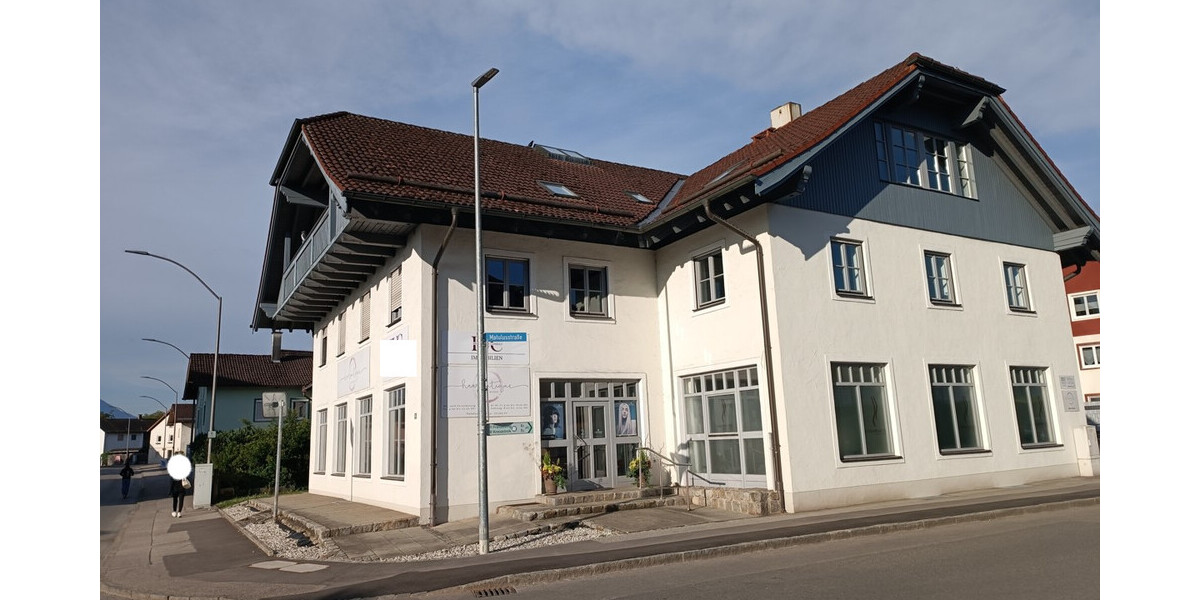 Voll ausgestatteter Friseursalon, kernsaniert 2019, klimatisiert, ablösefrei, sofort startklar! - Gewerbeobjekt Freilassing Freilassing | Angebot:23021567