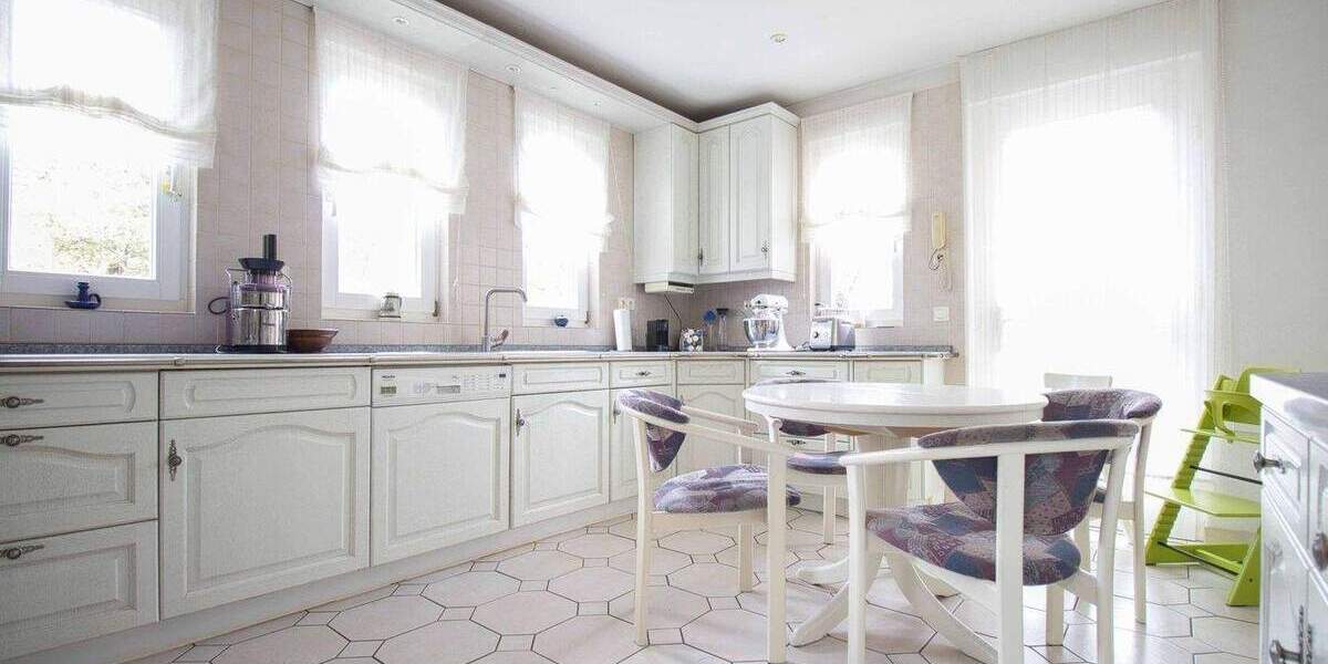 Gehoben und gepflegt: 7-Zi.-EFH mit ELW und Garten, Garage und 2 Freistellplätzen in Neubrandenburg 7 zimmer