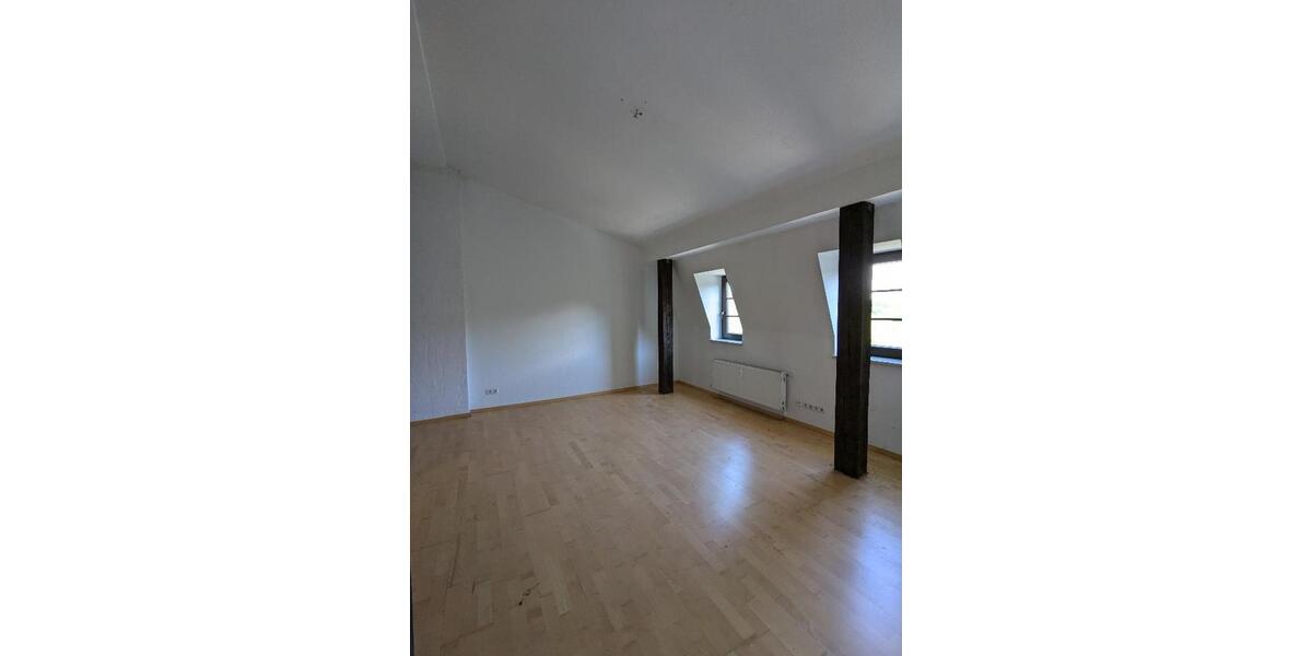 Dachgeschoßwohnung Chemnitz Altendorf - 5 Zimmer, 280 m&sup2;, 1.270&euro; | Angebot:25447488