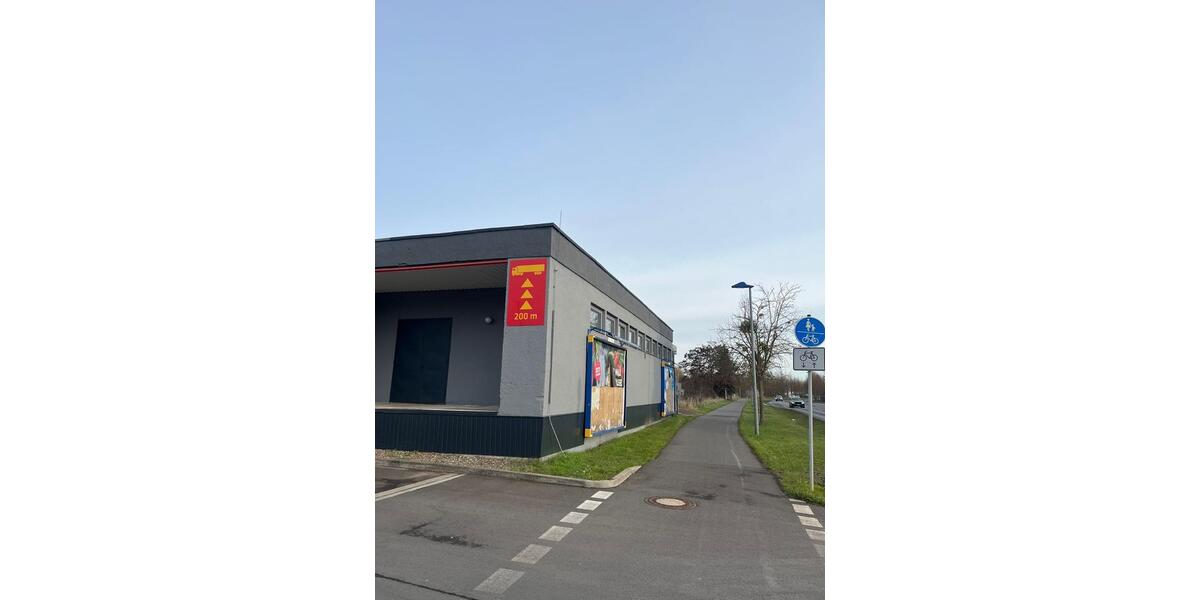 Gewerbehalle, Industriegebäude, Halle, Strom und Toilette zimmer