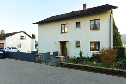 Haushälfte mit ca. 500 m² GrundstückGarten, Garage und Carport in bester Lage! 3 zimmer