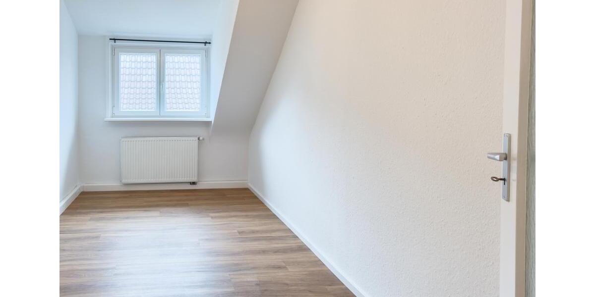 Dachgeschoßwohnung Stuttgart Bad Cannstatt - 3 Zimmer, 75 m&sup2;, 1.200&euro; | Angebot:26355327