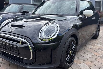 Mini Cooper SE 26.982 km 21.598 &euro; Harxheim/ Mainz 55296