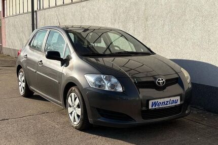 Toyota Auris 180.000 km 2.950 € Magdeburg 39128