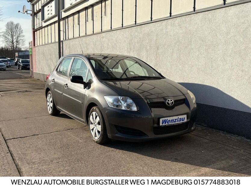 Toyota Auris 180.000 km 2.950 € Magdeburg 39128