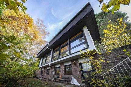 Einzigartiges Architektenhaus mit Einliegerwohnung - direkt am Waldrand in begehrter Höhenlage 7 zimmer