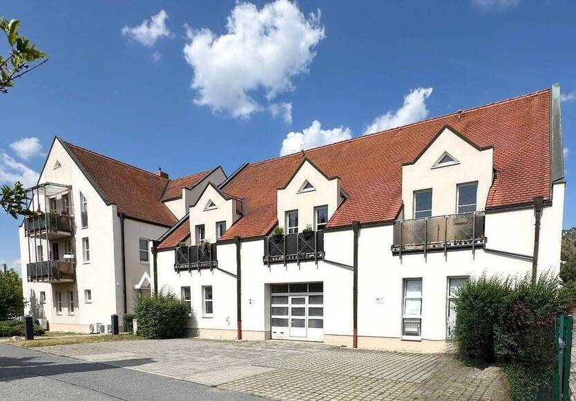 Schöne GalerieWohnung mit 2 Balkonen und Stellplatz in bevorzugter Lage