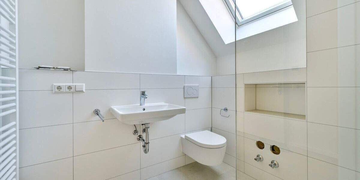 Über den Dächern: Dachgeschoss-Wohnung mit Weitblick 2 zimmer