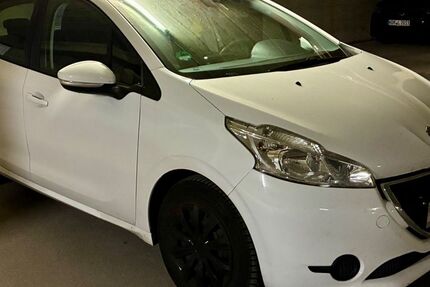 Peugeot 208 98.000 km 4.700 &euro; Homburg 66424
