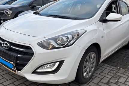 Hyundai i30 99.987 km 7.999 &euro; München 81243