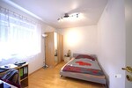 Großes modernisiertes EFH + EBK + Wintergarten + 3 Bäder mit 2 Stellplätzen vor dem Haus