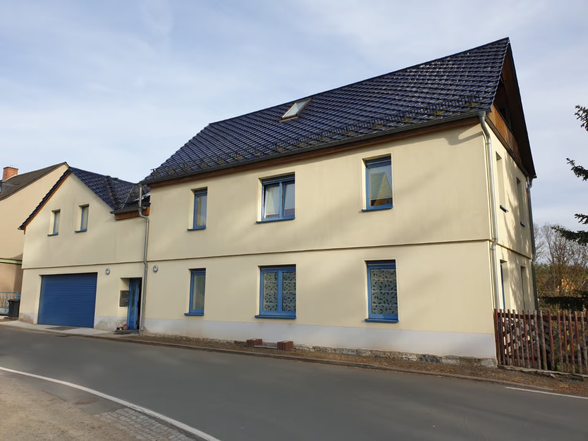 Charmantes Zweifamilienhaus in bester Lage - Vielseitigkeit und Komfort in Saalburg-Ebersdorf