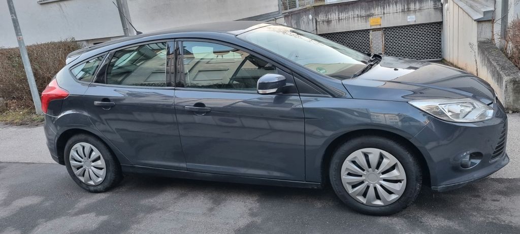 Ford Focus 88.000 km 8.300 &euro; Stuttgart 70499