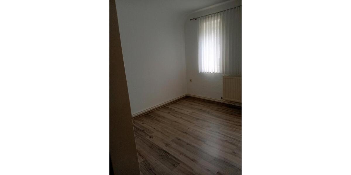 Dachgeschoßwohnung Wilhelmshaven Fedderwardergroden - 4 Zimmer, 44 m&sup2;, 410&euro; | Angebot:25933153