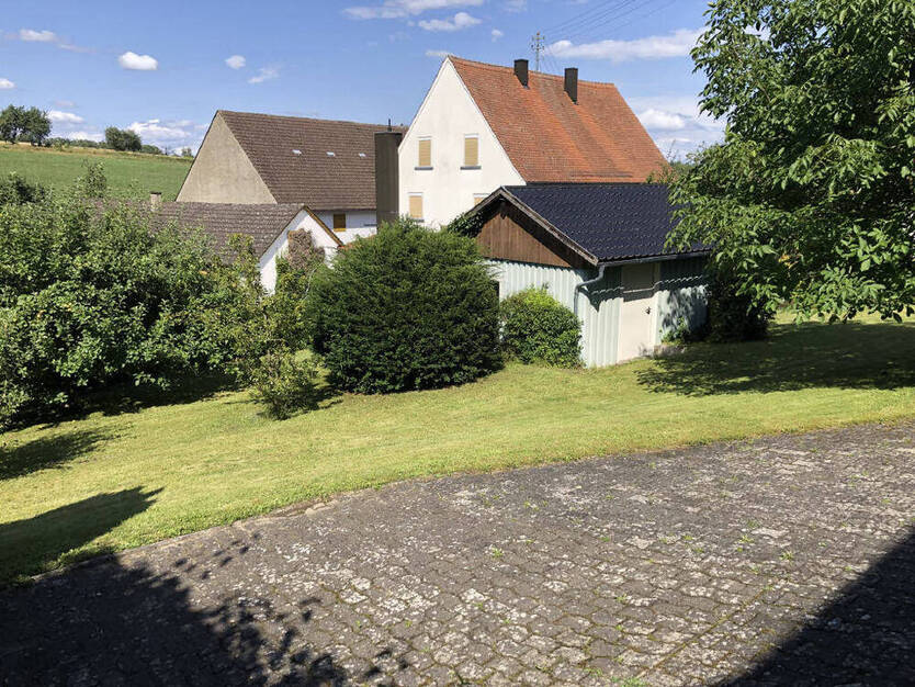Handwerker aufgepasst! Kleines Haus, tolle Nebengebäude, traumhaftes Grundstück!