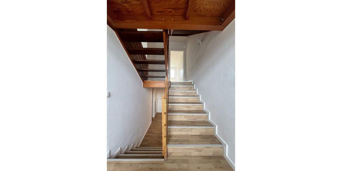 Etagenwohnung Wiesbaden Mitte - 2 Zimmer, 100 m&sup2;, 1.200&euro; | Angebot:24694226