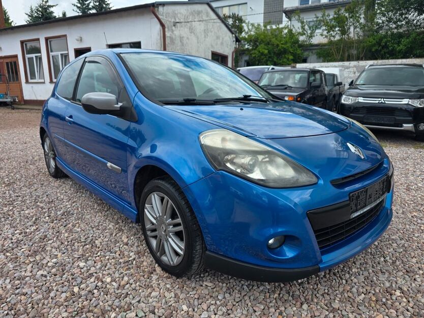 Renault Clio 153.000 km 3.300 € Waltershausen 99880