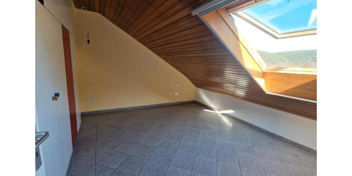 Dachgeschoßwohnung Bad Dürkheim - 2 Zimmer, 61 m&sup2;, 800&euro; | Angebot:26395677