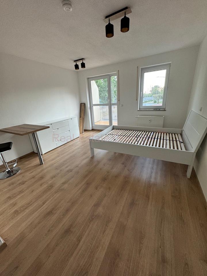 Voll möblierte EG - Wohnung mit neuer EBK und Wintergarten im EG -- TG-Stellplatz ** Top **