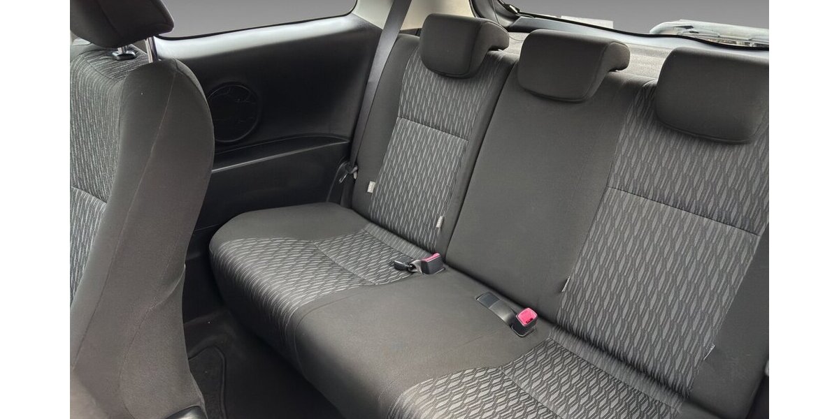 Toyota Yaris 1.0 Basic Radio 91.836 km 2.300 &euro; Wuppertal 42327