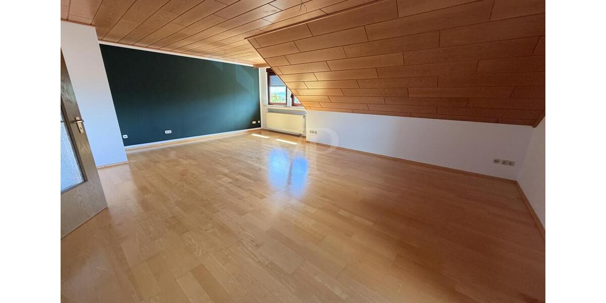 Dachgeschoßwohnung Gallmersgarten - 3 Zimmer, 112 m&sup2;, 750&euro; | Angebot:26679170