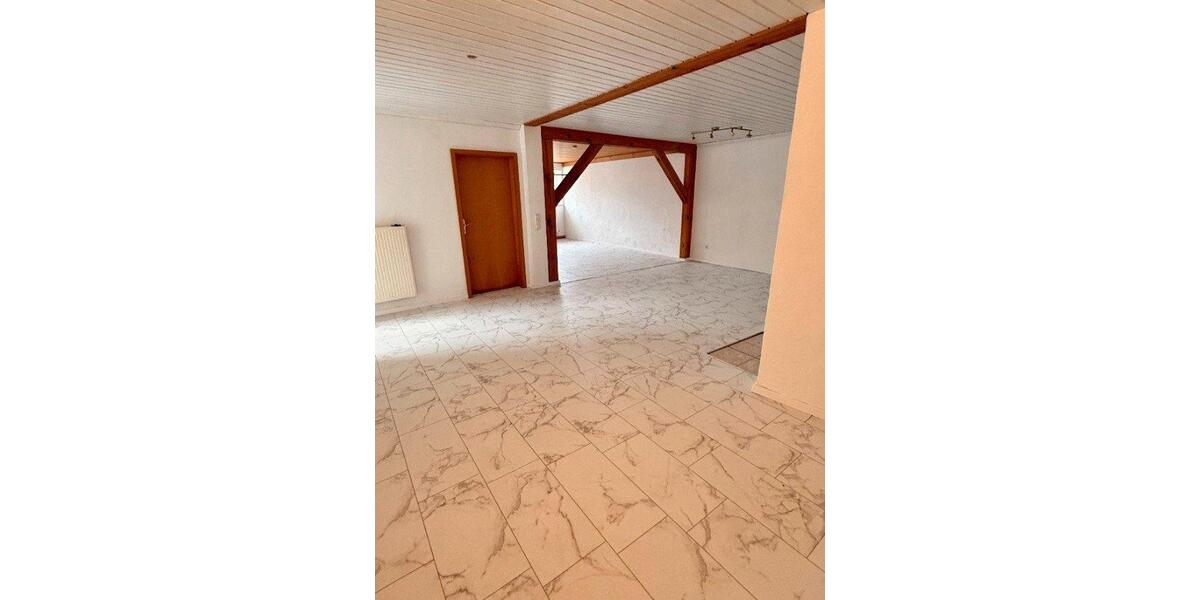 Erdgeschoßwohnung Gunzenhausen - 3.5 Zimmer, 123 m&sup2;, 860&euro; | Angebot:26432492