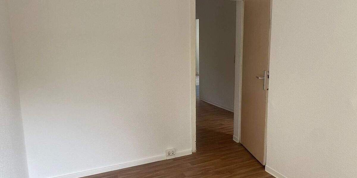 Zimmer Halle (Saale) Nördliche Neustadt - 3 Zimmer, 57 m&sup2;, 345&euro; | Angebot:26343851