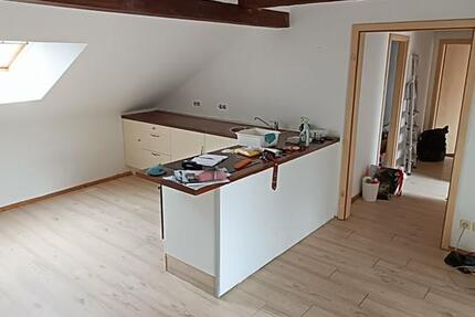 WOHNEN IM ZENTRUM - Gemütliche Dachgeschoßwohnung 2 Zimmer