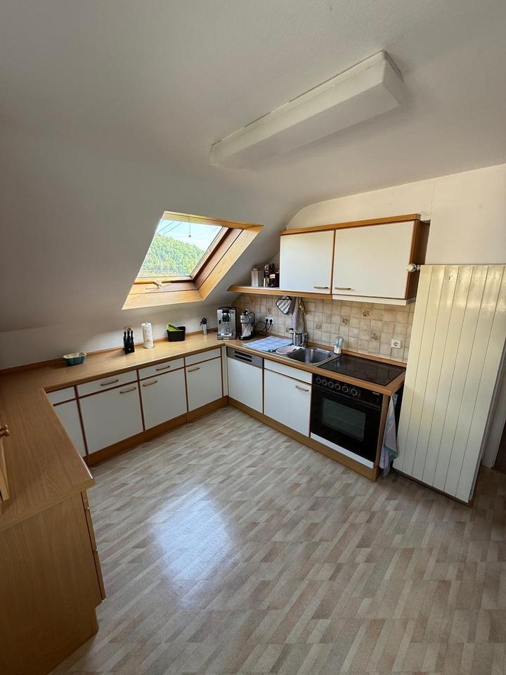 Vermiete ruhige Dachgeschoßwohnung für 1-2 Personen