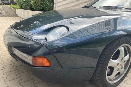 Porsche 928
