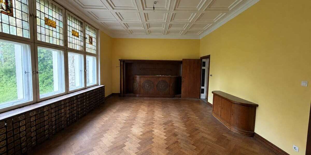 Denkmalgeschützte Fabrikantenvilla an der Weser – Parkgrundstück mit drei zusätzlichen Bauplätzen - Villa Vlotho | Angebot:27254373