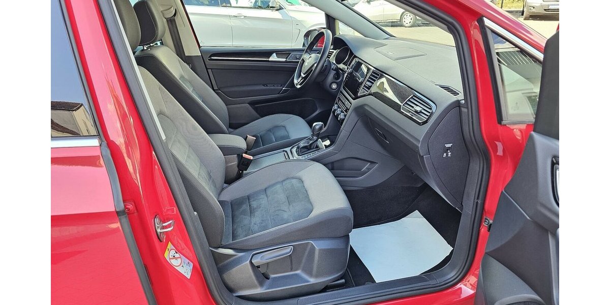 VW Golf Sportsvan 1.5 TSI Highline NAVI LED AHK ACC 128.150 km 15.990 &euro; Löhne 32584