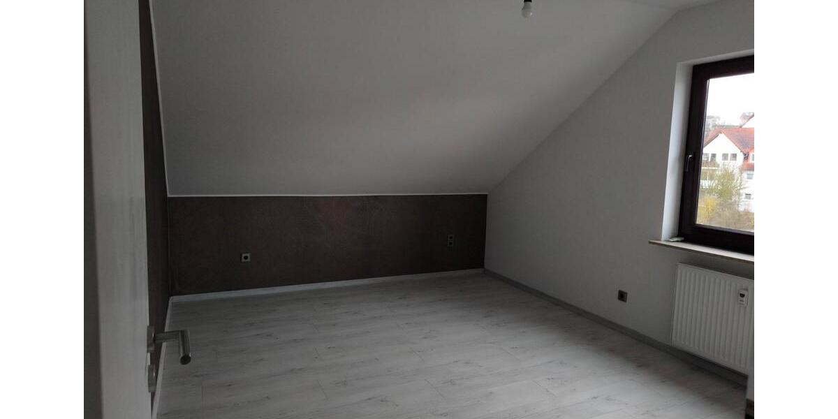 Dachgeschoßwohnung Schwalmstadt - 4 Zimmer, 95 m&sup2;, 880&euro; | Angebot:26339678