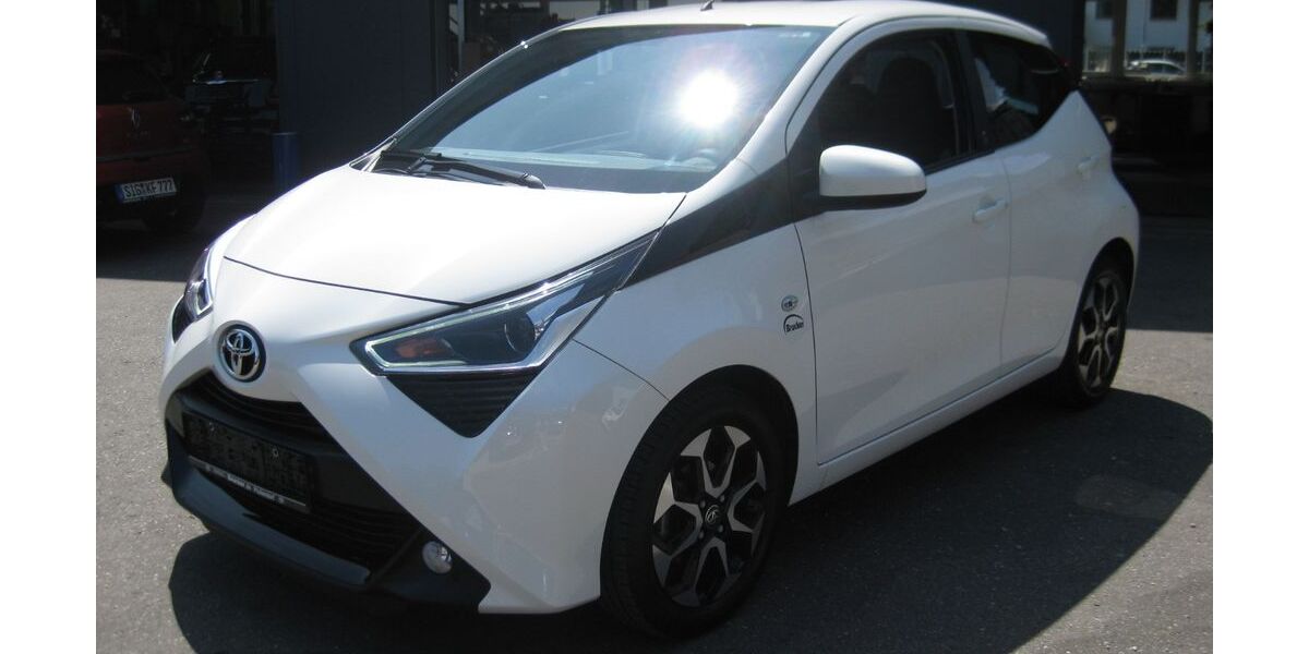 Toyota Aygo (X) 21.500 km 9.999 &euro; Stockach 78333