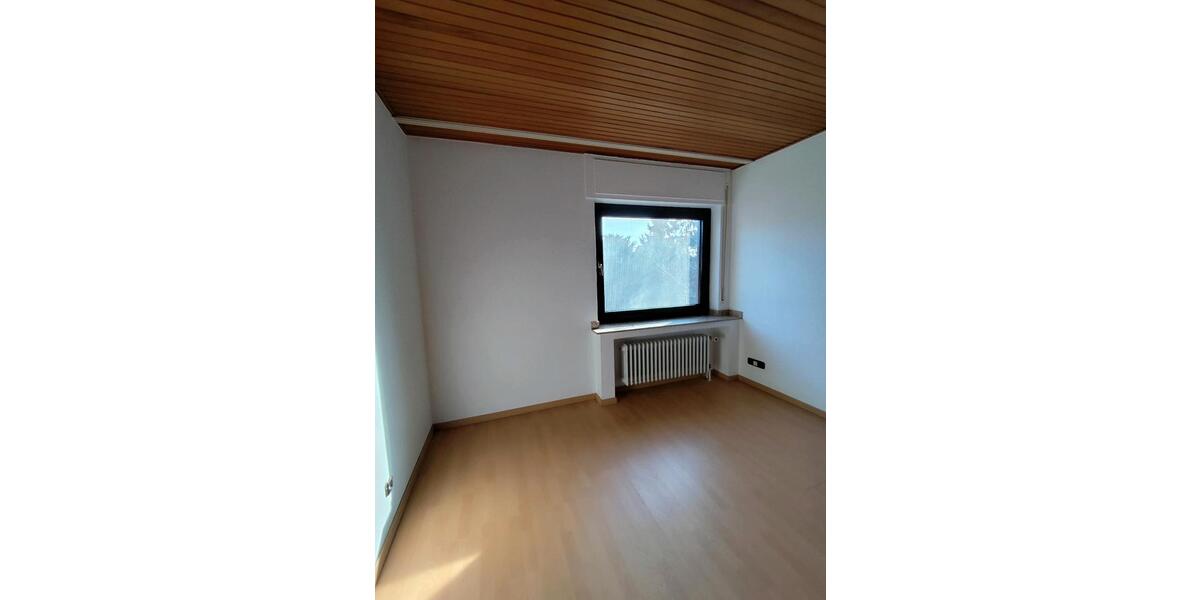 Etagenwohnung Meerbusch - 5 Zimmer, 130 m&sup2;, 1.850&euro; | Angebot:24983748