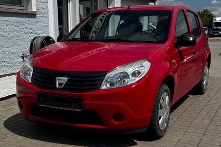 Dacia Sandero 74.000 km 1.900 € Burg 39288