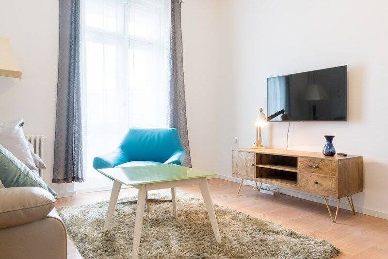 LuxusWohnung mit zwei Zimmern!