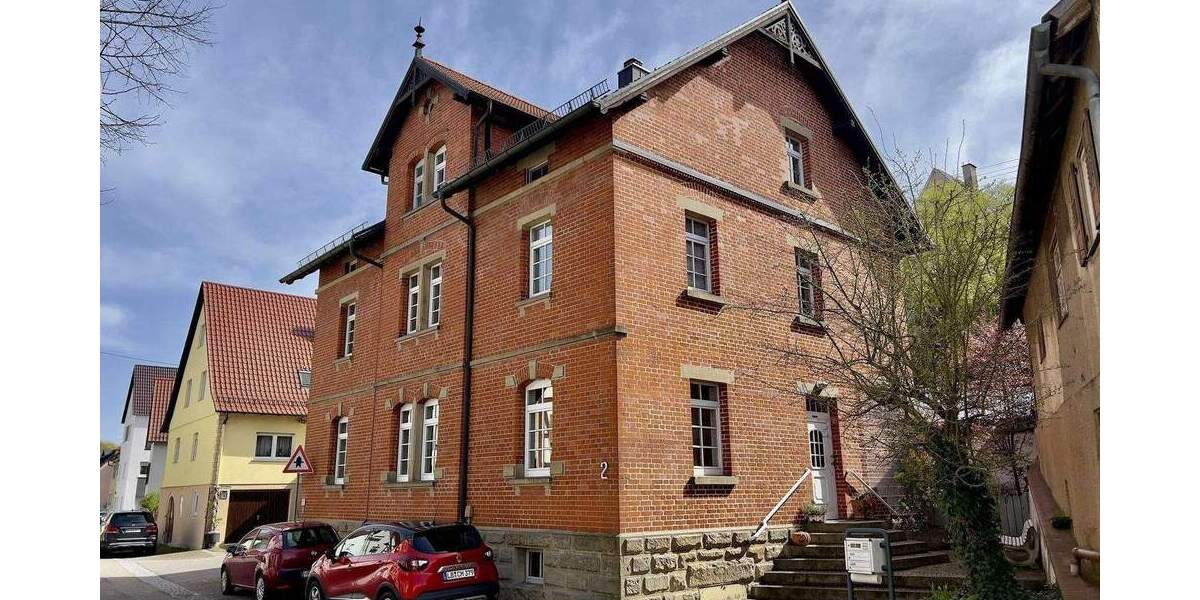 Historische Immobilie im Schweizer Stil: Saniertes Dreifamilienhaus mit Garten & Garage 8 zimmer