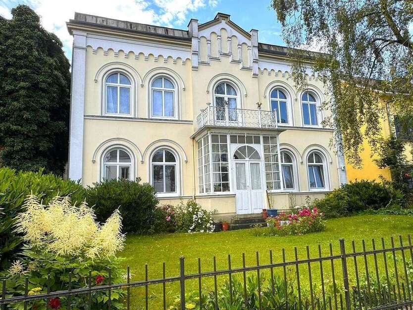 Haus zum Kaufen in Eutin 550.000 € 320 m²