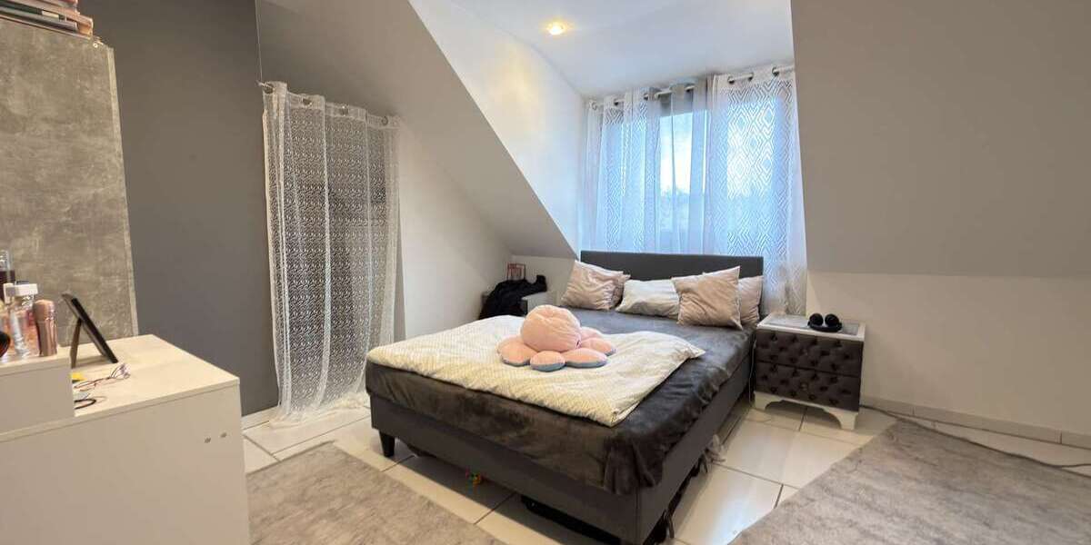 Modernisiertes 3-Parteienhaus mit Maisonette und Gartenanteil nahe Centro - Mehrfamilienhaus, Wohnhaus Oberhausen Osterfeld | Angebot:26523102