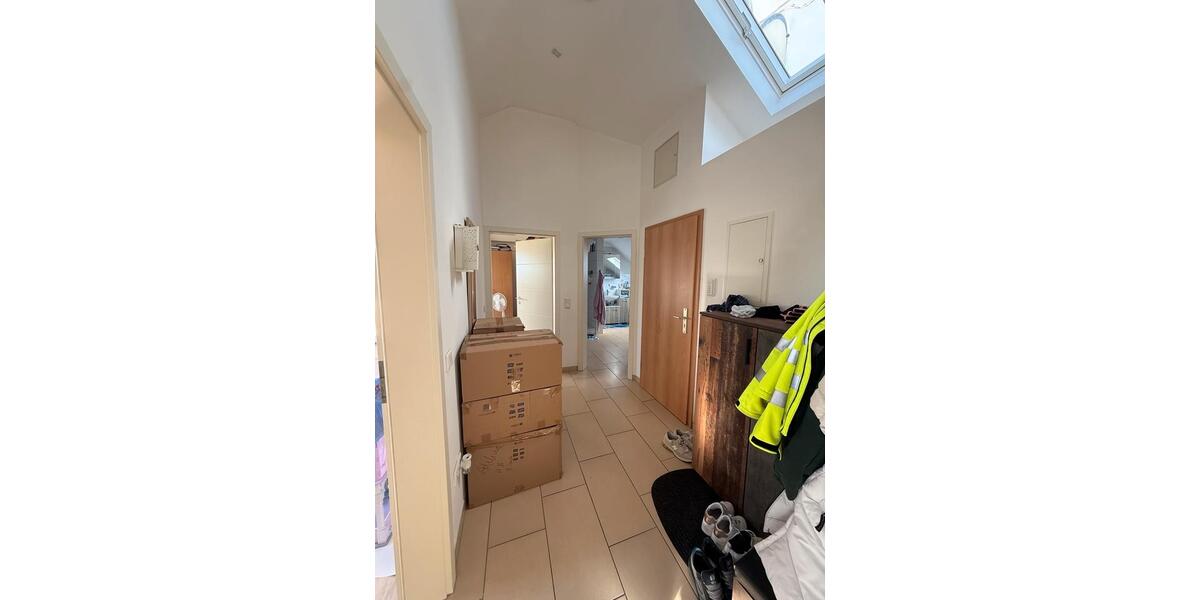 Dachgeschoßwohnung Gernsheim - 3 Zimmer, 77 m&sup2;, 880&euro; | Angebot:26002207