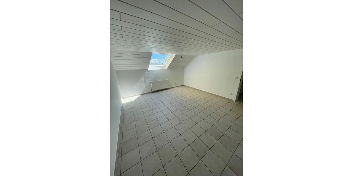 *Provisionsfrei* 3-Zimmer Wohnung in kleiner Wohneinheit + Garage 3 zimmer