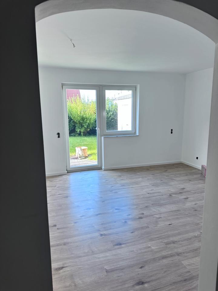 Exklusive Erdgeschoßwohnung im 2-Fam. Haus - Einzugsbereit !