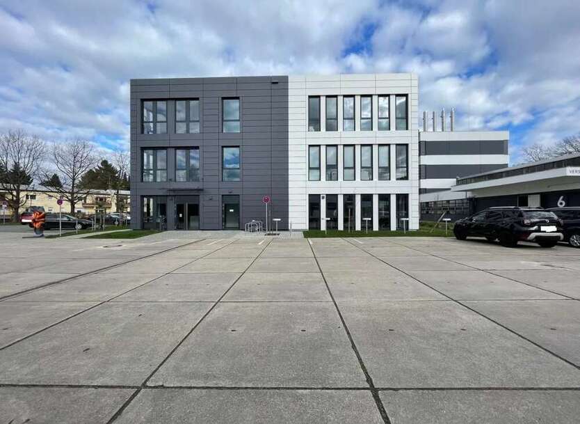 Büro in Berlin 27.000 € 2700 m²