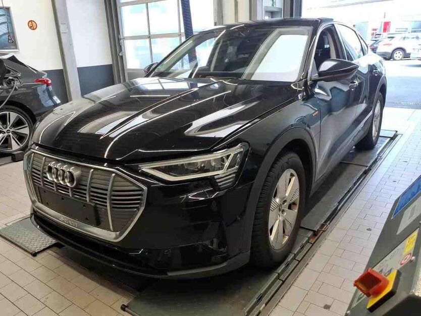 Audi e-tron 24.903 km 29.397 € Nabburg 92507