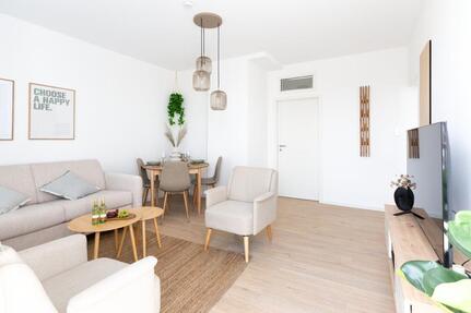 Exklusive 3-Zimmer-Penthouse-Wohnung mit großer Dachterrasse &EBK