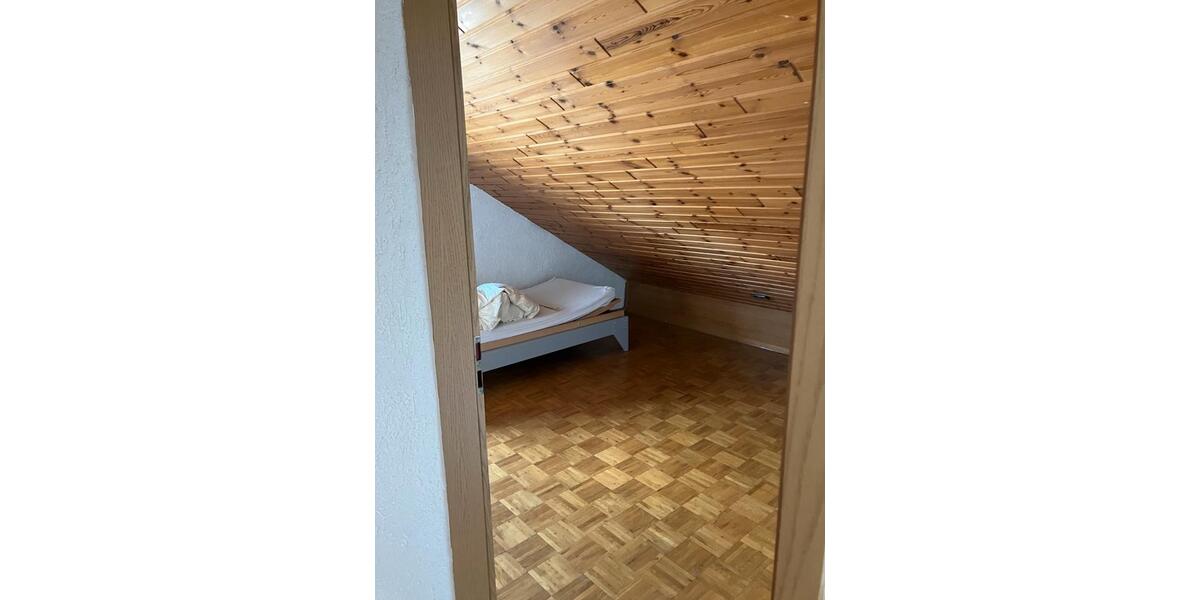 Etagenwohnung Sachsenheim - 4 Zimmer, 80 m&sup2;, 1.000&euro; | Angebot:25544612